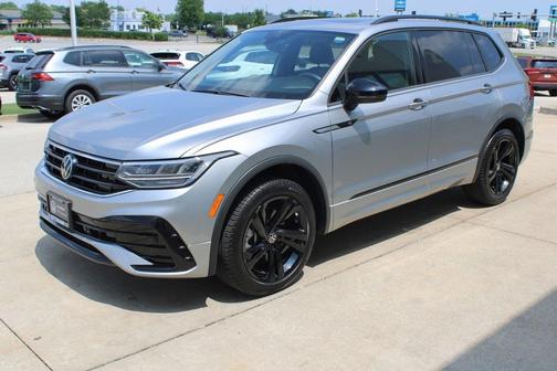 2024 Volkswagen Tiguan 2.0T SE R-Line Black