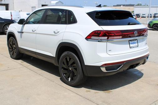2025 Volkswagen Atlas Cross Sport 2.0T SE w/Technology