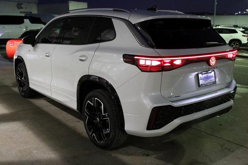 2026 Volkswagen Tiguan 2.0T SEL R-Line