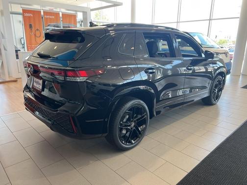 2025 Volkswagen Tiguan 2.0T SE R-Line Black
