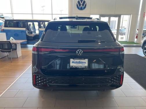 2025 Volkswagen Tiguan 2.0T SE R-Line Black