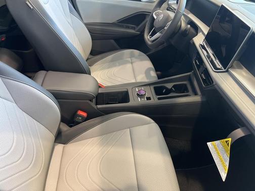 2025 Volkswagen Tiguan 2.0T SE R-Line Black