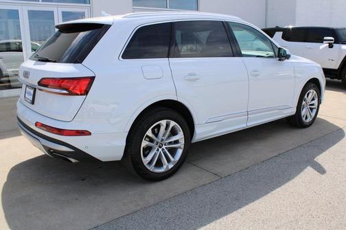 2025 Audi Q7 45 Premium