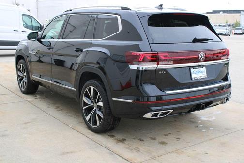 Black 2026 Volkswagen Atlas 2.0T SEL Premium R-Line
