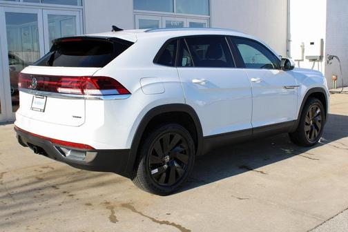 2025 Volkswagen Atlas Cross Sport 2.0T SE w/Technology