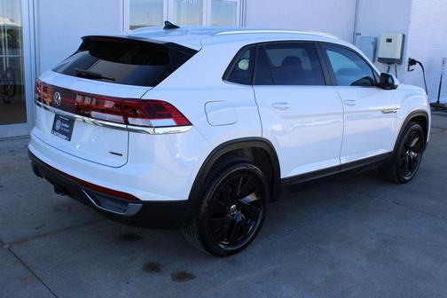 2025 Volkswagen Atlas Cross Sport 2.0T SE w/Technology