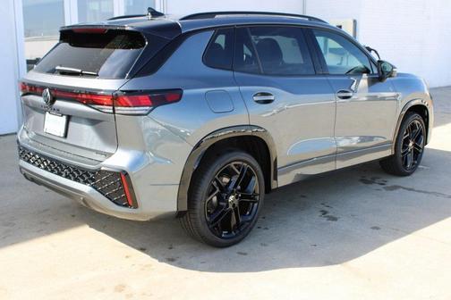 2025 Volkswagen Tiguan 2.0T SE R-Line Black