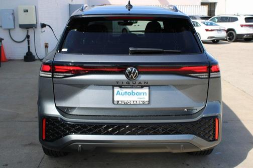 2025 Volkswagen Tiguan 2.0T SE R-Line Black