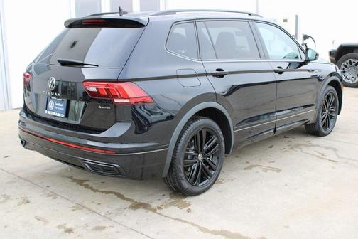 2022 Volkswagen Tiguan 2.0T SE R-Line Black