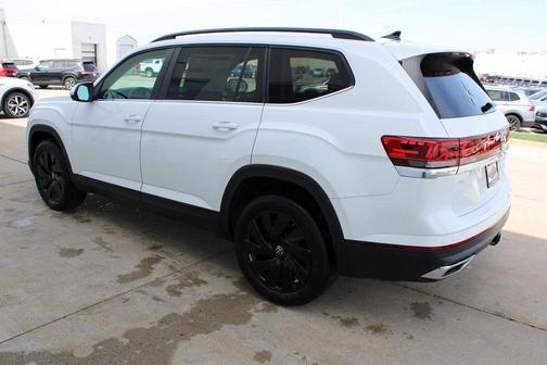 2025 Volkswagen Atlas 2.0T SE