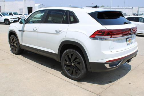 2025 Volkswagen Atlas Cross Sport 2.0T SE w/Technology