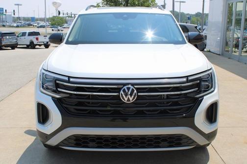 2024 Volkswagen Atlas 2.0T Peak Edition SEL