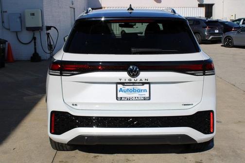 2025 Volkswagen Tiguan 2.0T SE R-Line Black