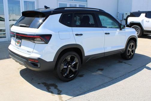 2025 Volkswagen Taos 1.5T SE Black