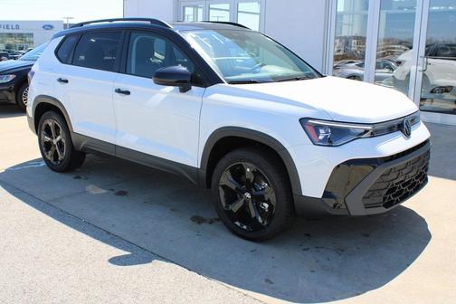 2025 Volkswagen Taos 1.5T SE Black