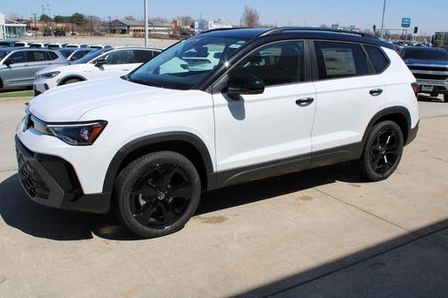 2025 Volkswagen Taos 1.5T SE Black