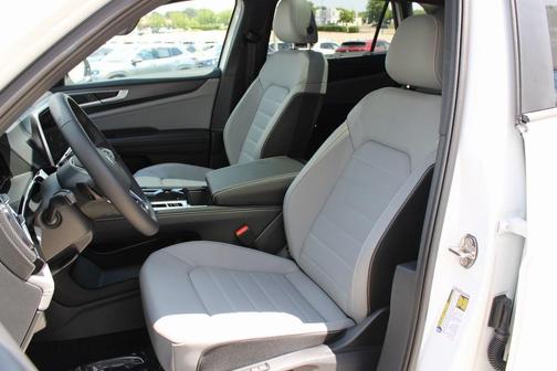2025 Volkswagen Atlas Cross Sport 2.0T SEL R-Line Black