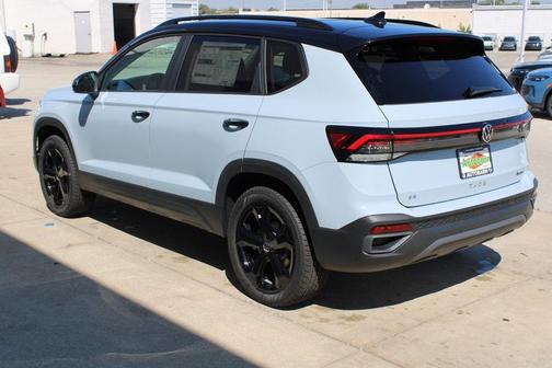 2025 Volkswagen Taos 1.5T SE Black