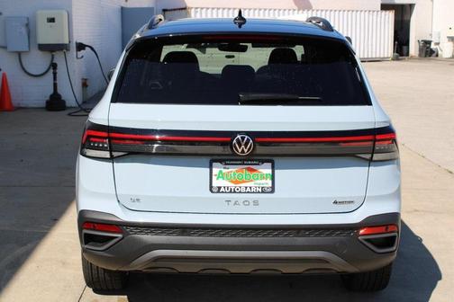 2025 Volkswagen Taos 1.5T SE Black
