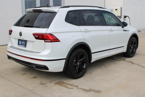 2024 Volkswagen Tiguan 2.0T SE R-Line Black