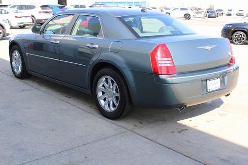 2005 Chrysler 300C Base