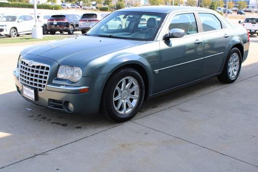 2005 Chrysler 300C Base