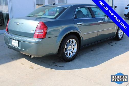 2005 Chrysler 300C Base