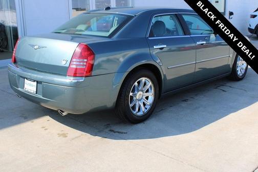 2005 Chrysler 300C Base