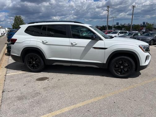 2025 Volkswagen Atlas 2.0T Peak Edition
