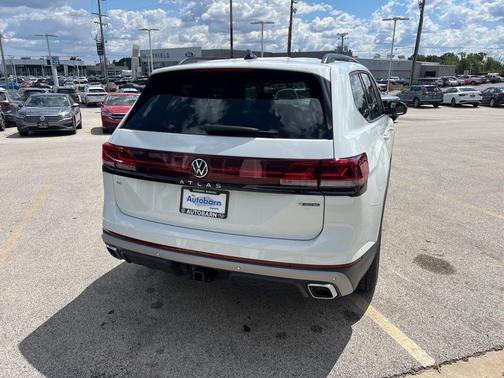 2025 Volkswagen Atlas 2.0T Peak Edition