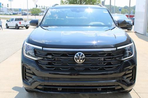 2025 Volkswagen Atlas Cross Sport 2.0T SEL R-Line Black