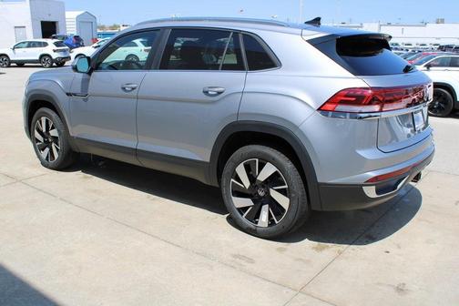 2025 Volkswagen Atlas Cross Sport 2.0T SE w/Technology
