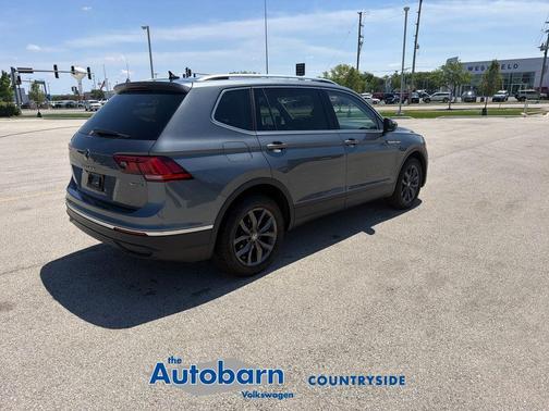 Platinum Gray Metallic 2023 Volkswagen Tiguan 2.0T SE