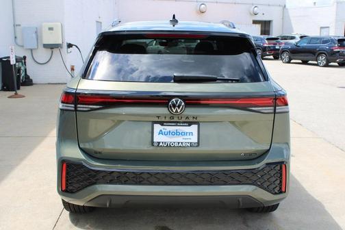 2025 Volkswagen Tiguan 2.0T SE R-Line Black