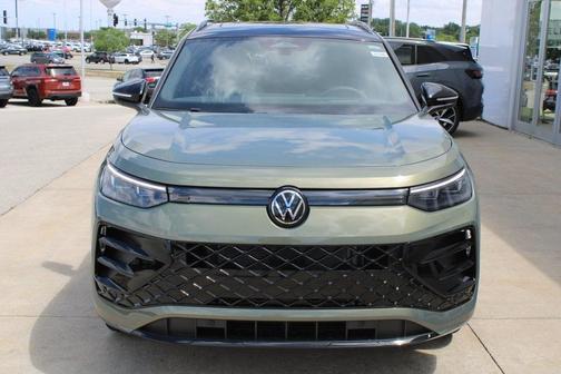 2025 Volkswagen Tiguan 2.0T SE R-Line Black