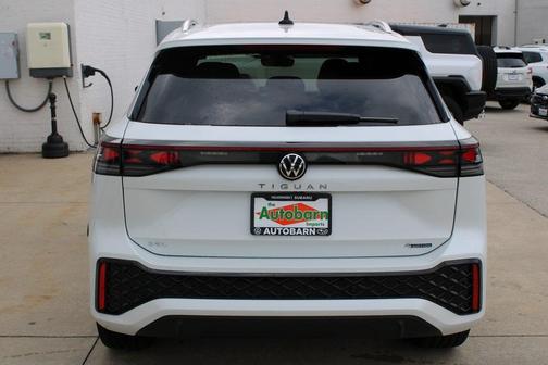 2025 Volkswagen Tiguan 2.0T SEL R-Line