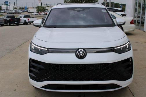 2025 Volkswagen Tiguan 2.0T SEL R-Line