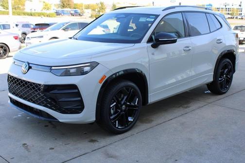 2025 Volkswagen Tiguan 2.0T SE R-Line Black