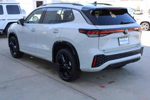 2025 Volkswagen Tiguan 2.0T SE R-Line Black