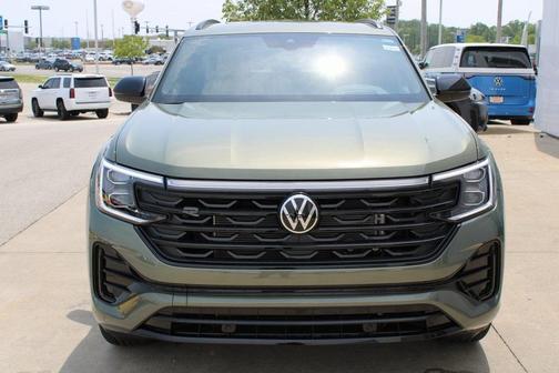 2025 Volkswagen Atlas Cross Sport 2.0T SEL R-Line Black