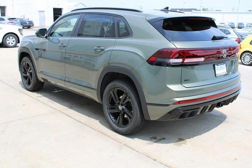 2025 Volkswagen Atlas Cross Sport 2.0T SEL R-Line Black