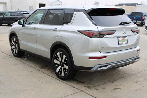 2025 Mitsubishi Outlander SE