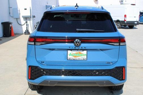 2025 Volkswagen Tiguan 2.0T SE R-Line Black