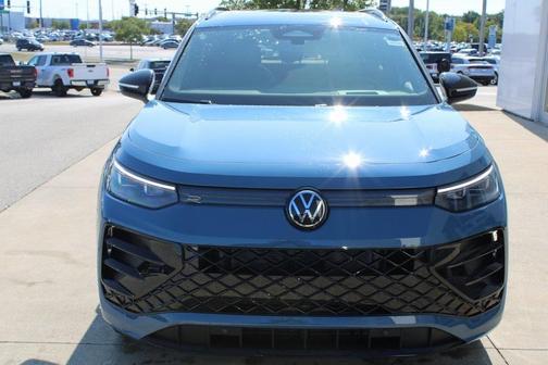 2025 Volkswagen Tiguan 2.0T SE R-Line Black