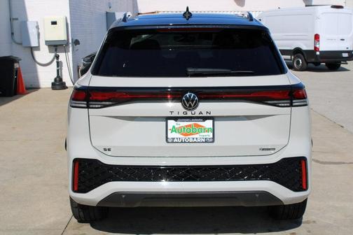 2025 Volkswagen Tiguan 2.0T SE R-Line Black