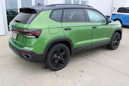 2025 Volkswagen Taos 1.5T SE Black