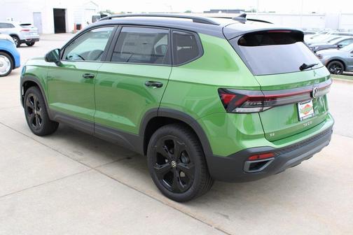 2025 Volkswagen Taos 1.5T SE Black