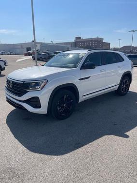 2025 Volkswagen Atlas Cross Sport 2.0T SEL R-Line Black