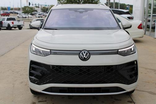 2025 Volkswagen Tiguan 2.0T SEL R-Line