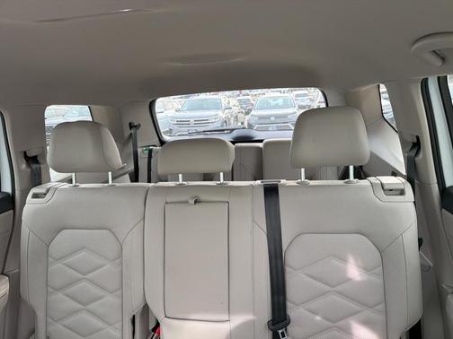 2024 Volkswagen Atlas 2.0T SE